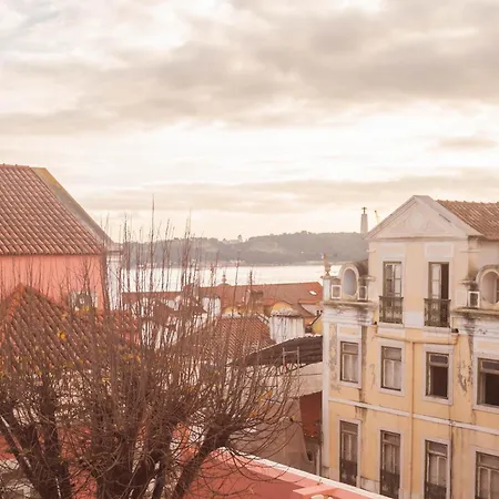 My Fair - 2 Bedroom With River View Апартаменты